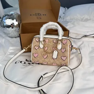 Coach Signature Canvas Heart Print Bag / жіноча сумочка / женская сумочка коуч