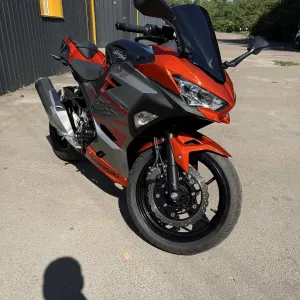 Японський мотоцикл Kawasaki Ninja 400 розмитнений Кавасакі нінзя