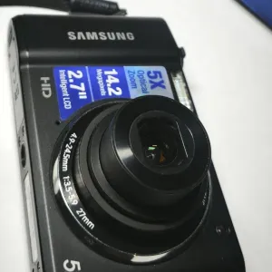 Компактний цифровий фотоапарат Samsung ES90