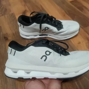 Продам кросівки On Cloudzone Ice/Black