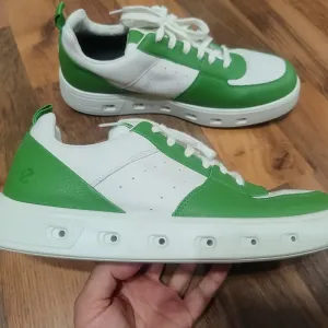 Продам кросівки Ecco Street 720