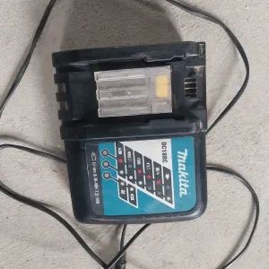 Оригінальна зарядка Makita