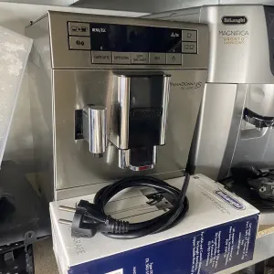 Кофемашина Кофеварка кавоварка Кавомашина Delonghi primadonna xs de luxe