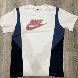 Вінтажна футболка Nike Dri-Fit , у білому кольорі , в розмірі М
