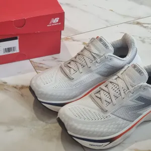Оригінал 100% кросівки New Balance 1080 v14   EUR 42.5