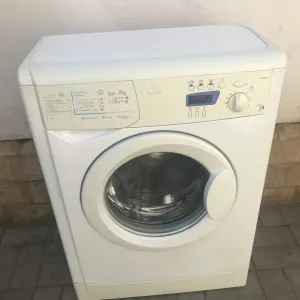 Стиральная машина Indesit 4кг узкая Пральна машина
