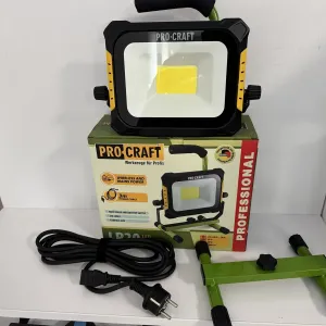 Акумуляторний прожектор Procraft LP20 (також працює від мережі )