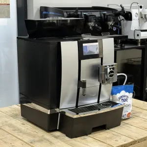 JURA GIGA X3c Professional — професійна автоматична кавомашина