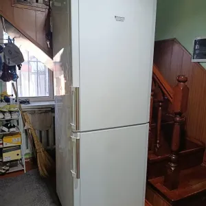 Холодильник Ariston HBM1201 Доставка , No Frost , Відміннмй стан