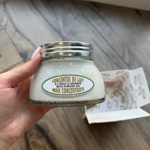 L’Occitane Almond Milk Concentrate 200 мл новий запакований
