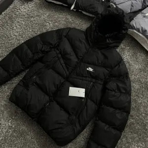 Пуховик Nike Storm-FIT чоловічий чорний, зимова куртка Найк Шторм Фіт, тепла спортивна куртка на зиму, нова
