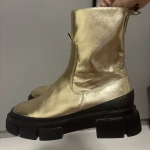 Ботинки челсі ZARA GOLD черевики р.40