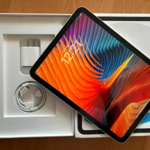Apple iPad 11. A16. 2025. 128GB, Wi-Fi. Silver. Батарея 100%.