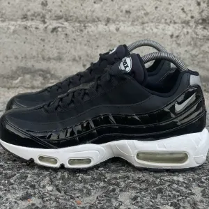 Оригінальні Nike Air Max 95 SE Premium жіночі кросівки найк аір макс оригинал кроси женские