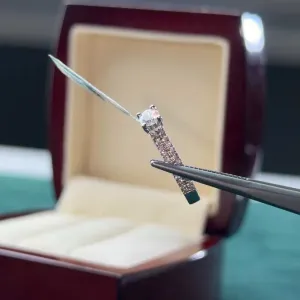 Кільце з білого золота з діамантами