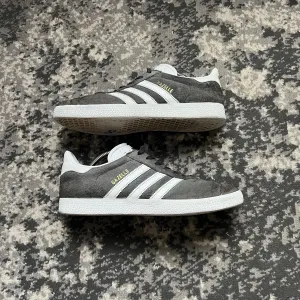 Продаю кросівки Adidas Gazelle