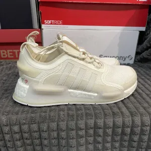 Жіночі кросівки adidas NMD_R1 V3 Cloud White Magic Beige 38(23,5см)