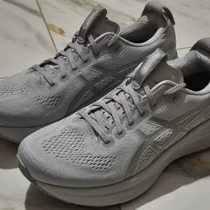 Оригінал 100% чоловічі кросівки asics Kayano 32 eur 44.5