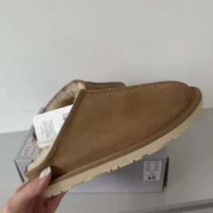 Шкіряні сліпери з овчини у розмірі 39 40 уги як ugg tasman tazz