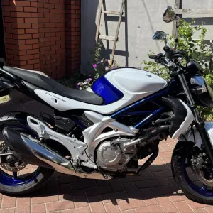Suzuki GLADIUS 400 Сузуки з Японії