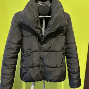 Куртка жіноча Prada р М
