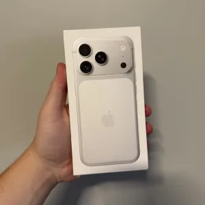 Apple iPhone  17 Pro 512Gb. ( Silver )
