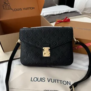 Жіноча сумка чорна Louis Vuitton Pochette metis black сумочка женская натуральная кожа кожаная луи витон шкіряна натуральна шкіра тренд