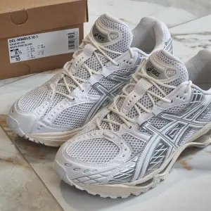 Оригінал 100% кросівки asics nimbus 10.1  eur 42
