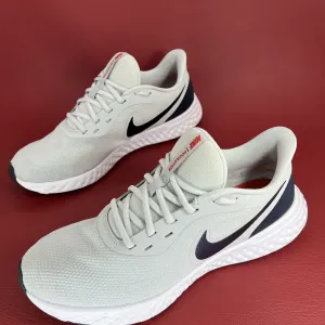 Кросівки 46р. Nike Revolution 5
