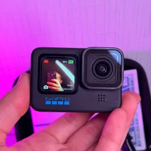 Екшн-камера GoPro Hero 10 з повним комплектом