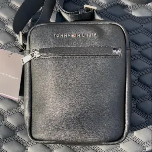 Чоловіча сумка Tommy Hilfiger чорна через плече | стильна месенджер | нова