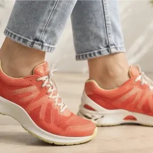 Жіночі кросівки ECCO BIOM Fjuel Racer.