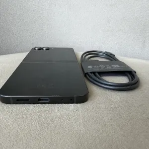 Samsung Galaxy Flip 7 FE 8/128 BLACK (SM-F761B)