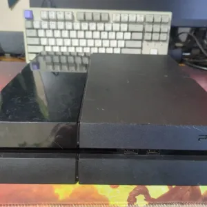 Sony PlayStation 4 Fat під відновлення або на запчастини (+ геймпад)
