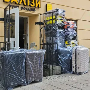 Валізи чемодани рюкзаки кейси чохли аксесуари