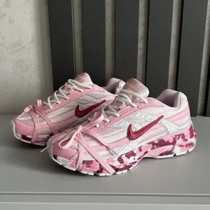 Nike Initiator Custom Pink жіночі кросівки найк інітіатор рожеві