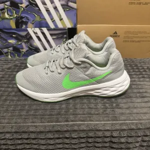 Оригінальні кросівки Nike Revolution 6 40(25см)