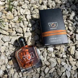 Парфуми духи Giorgio Armani Emporio Armani Stronger With You Intensely