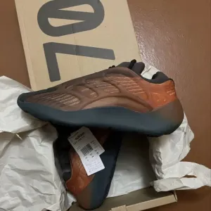 Кросовки adidas Yeezy Boost 700. ОРИГИНАЛ.  45 1/3 (29см )
