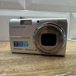 Продам цифровий фотоаппарат OLYMPUS FE-200  в  збереженому стані