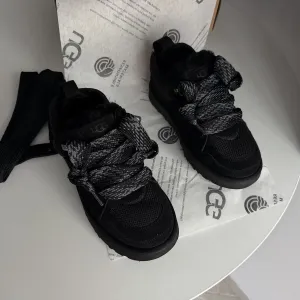 Наявні UGG LOWMEL 39 розмір угг угги уггі