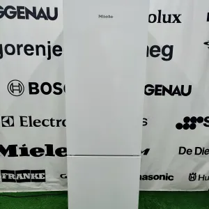 Високий двокамерний з холодильник Miele KFN 29032 D ws A+++