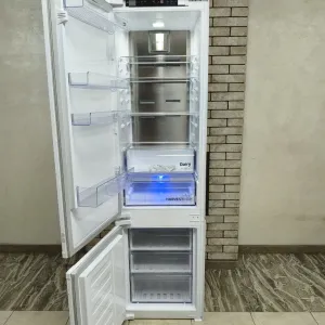 Вбудований холодильник Beko повний No Frost висота 193,5 см