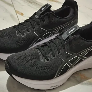 Оригінал 100% чоловічі кросівки asics gel kayano 32  euro 45