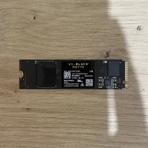 WD_BLACK SN770 1TB (WDS100T3X0E) — PCIe Gen4 NVMe