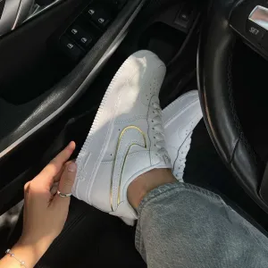 ТОП ПРОДАЖ! Nike Air Force 1 07 Essential White Gold 36 37 38 39 40 41 найк аір форс білі золоте лого
