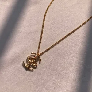 Кольє та сережки Chanel