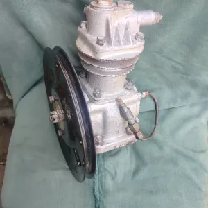 Компрессор тип газ 66 СССР.