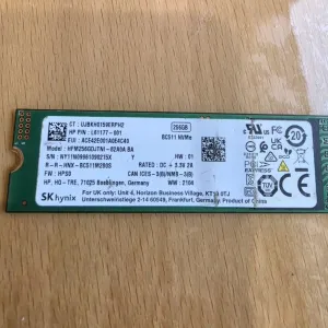 Ssd m.2 nvme 256gb 99% Стан гарний смарт на фото