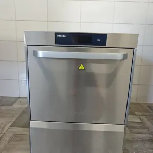 посудомийна машина професійна Miele PTD 703